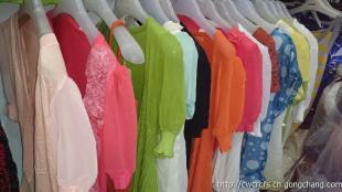 批發(fā)市場新風(fēng)向 男女T恤、中老年大板服飾、韓版連衣裙與童裝尾貨一站式采購指南