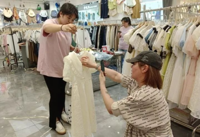 品牌化浪潮下，傳統(tǒng)服裝批發(fā)市場(chǎng)的轉(zhuǎn)型與突圍之路